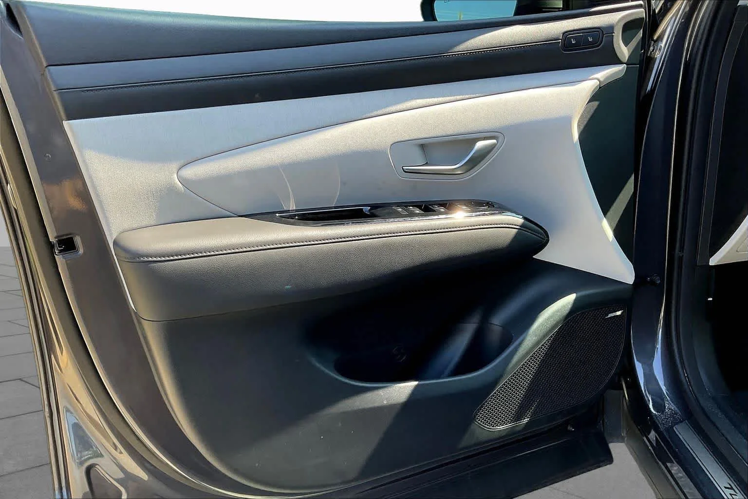 Used 2025 Titan Gray Hyundai Limited image 43