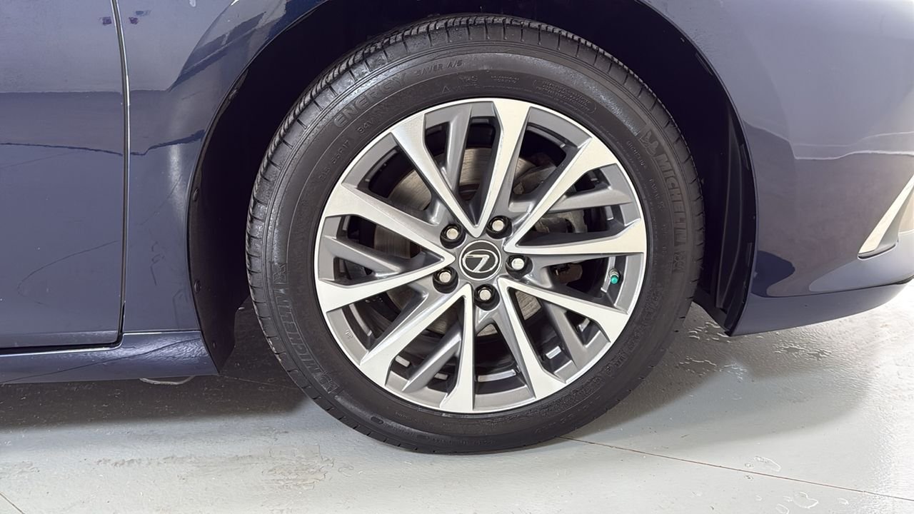 2022 Lexus ES 350 - Photo 21