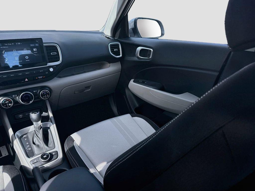 New 2026 Shimmering Silver Hyundai SEL image 16