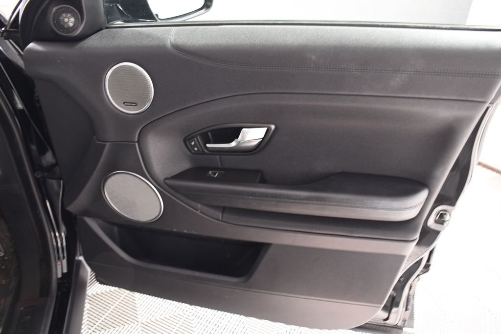 Used 2018 Narvik Black Land Rover SE image 18