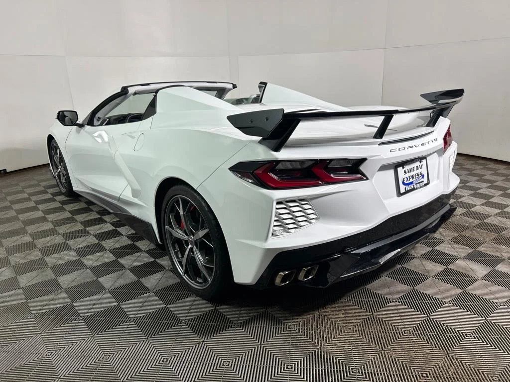 Used 2021 Arctic White Chevrolet 3LT image 23