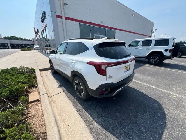 Used 2024 White Kia EX image 4