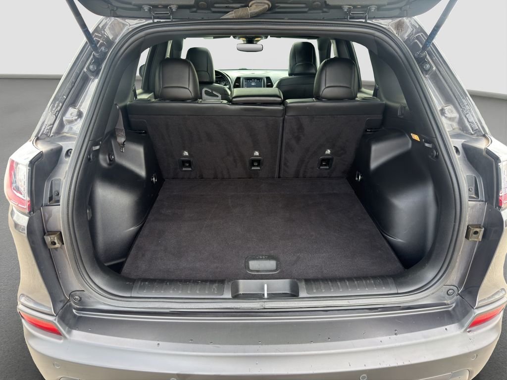 Used 2021 Gray Jeep Latitude Lux image 19