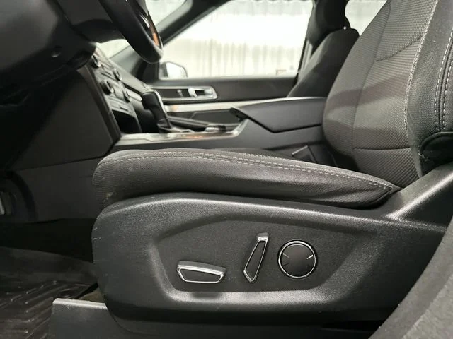 Used 2017 Black Ford XLT image 17