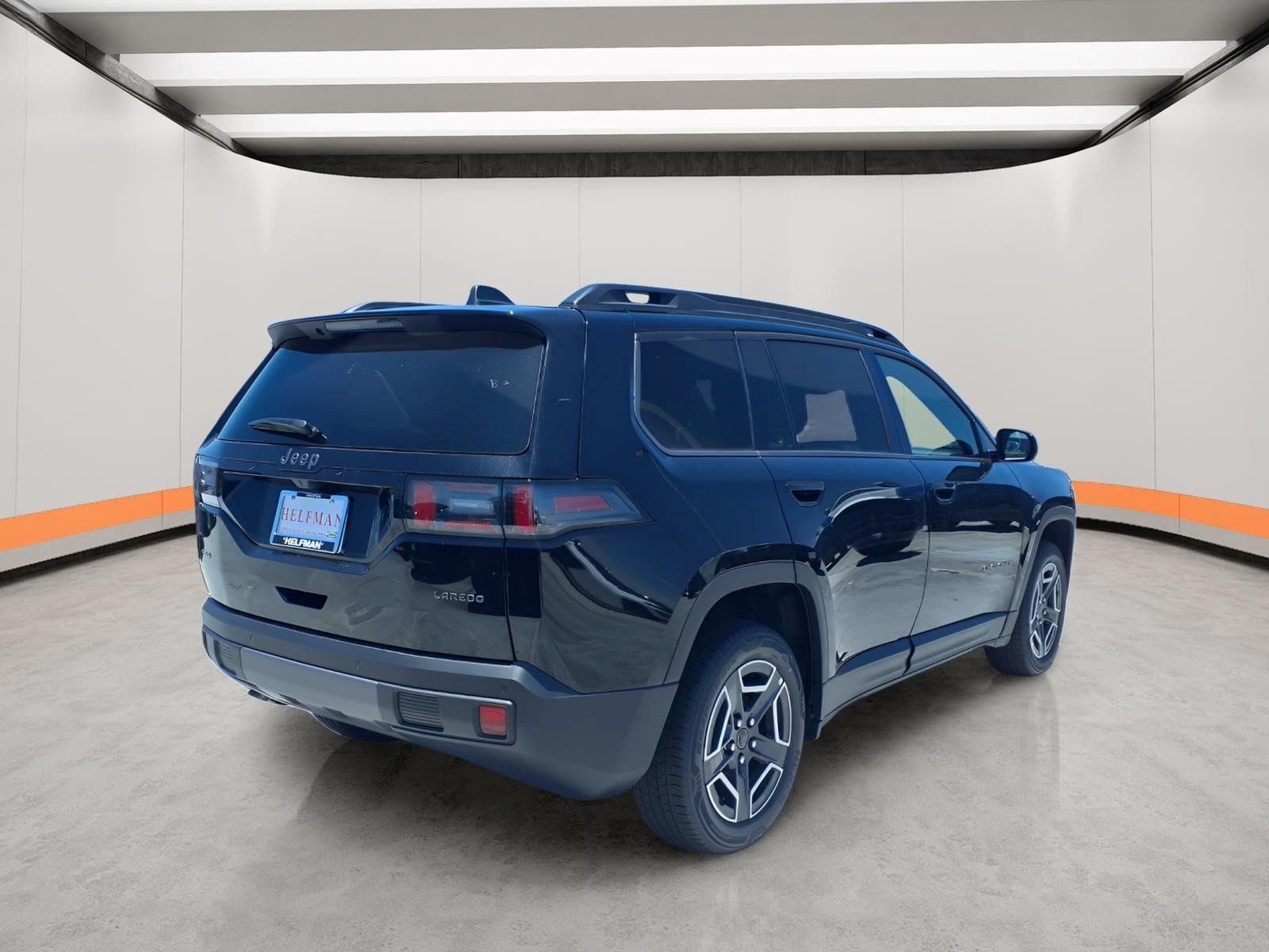 New 2026 Diamond Black Crystal Pearl-Coat Exterior Paint Jeep Laredo image 4
