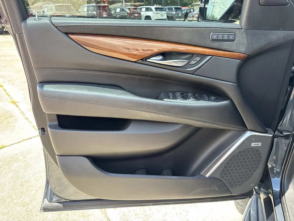 Used 2019 Gray Cadillac Luxury image 40