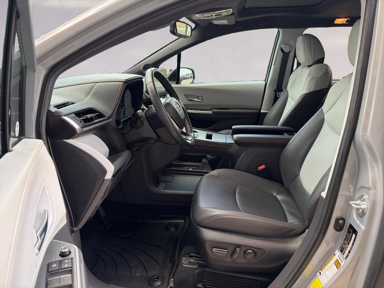 2024 Toyota Sienna XSE - Photo 9