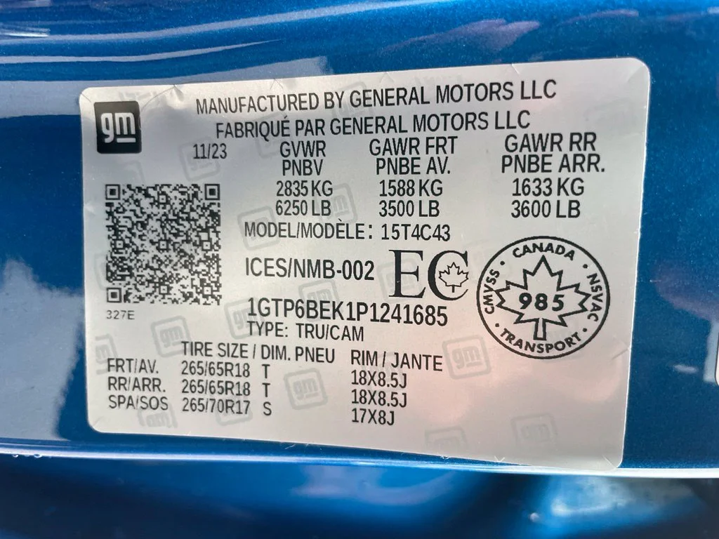 Used 2023 Blue Metallic GMC Elevation image 33