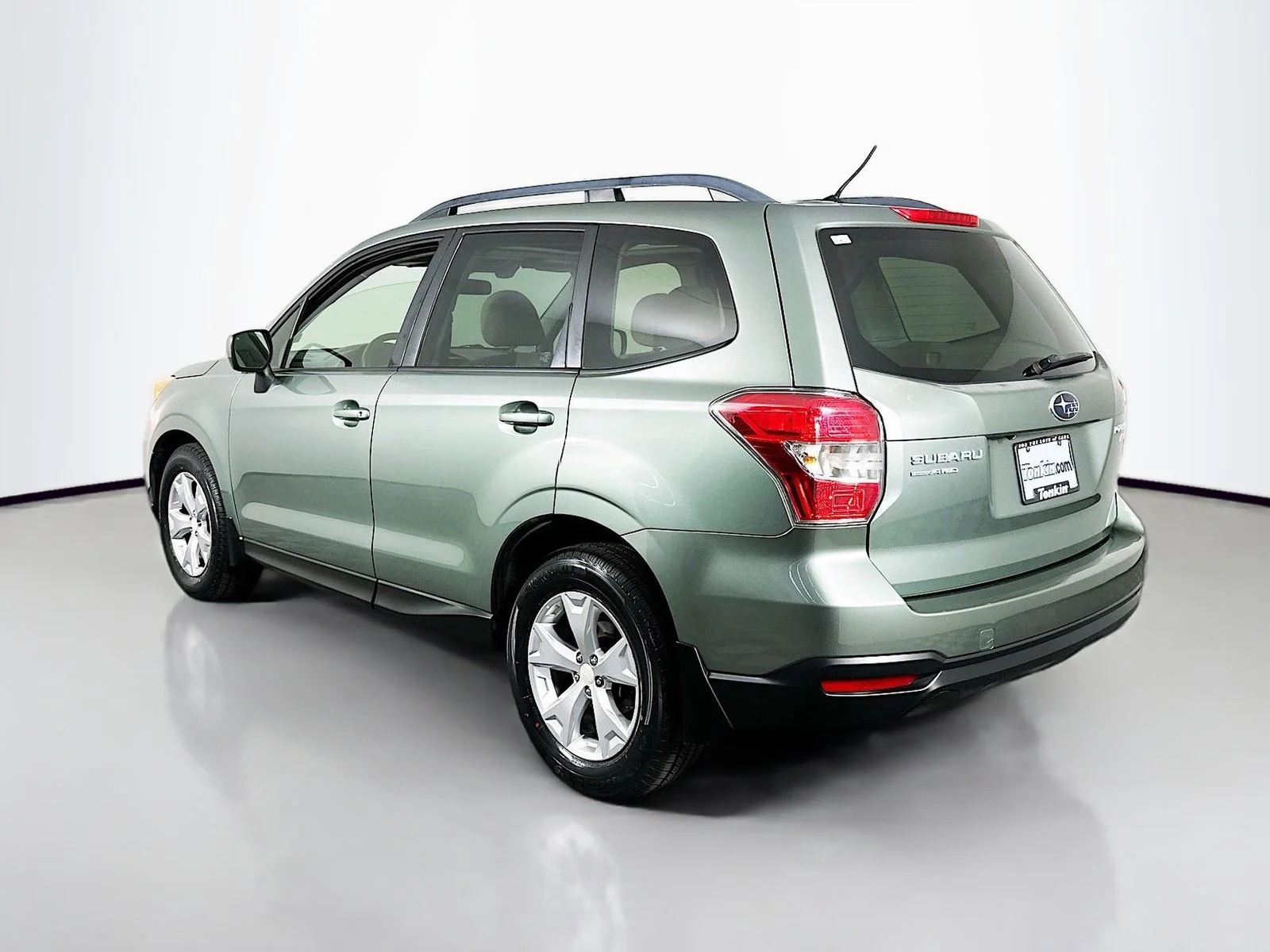 Used 2015 Green Subaru 2.5i Premium image 5