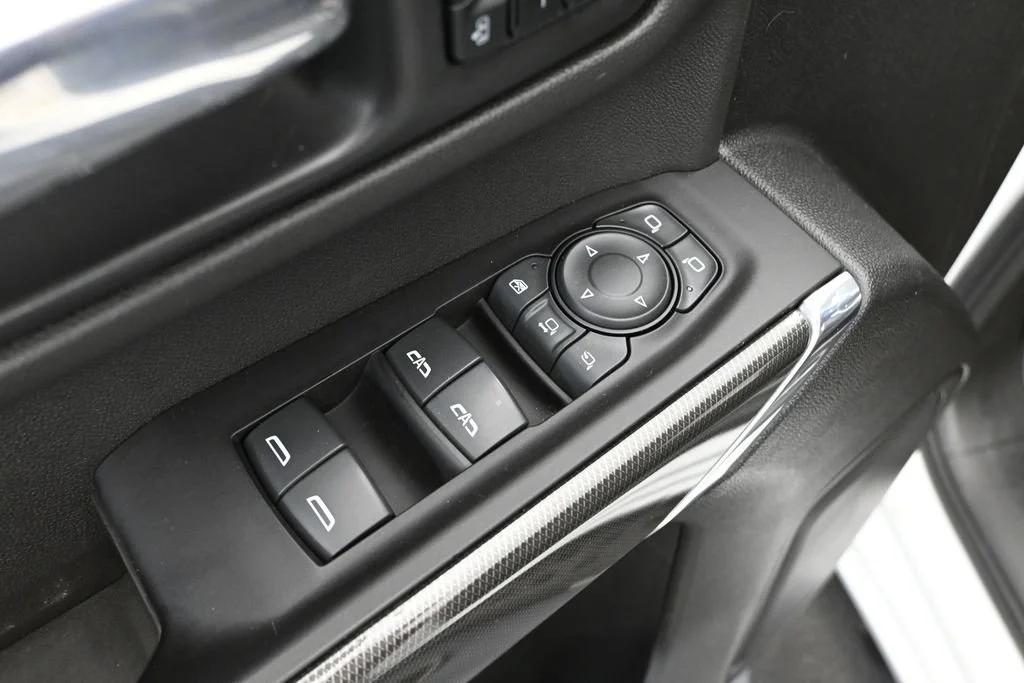Used 2022 White GMC AT4 image 15