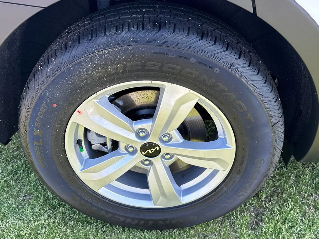 New 2026 Glacial White Pearl Kia LX image 17