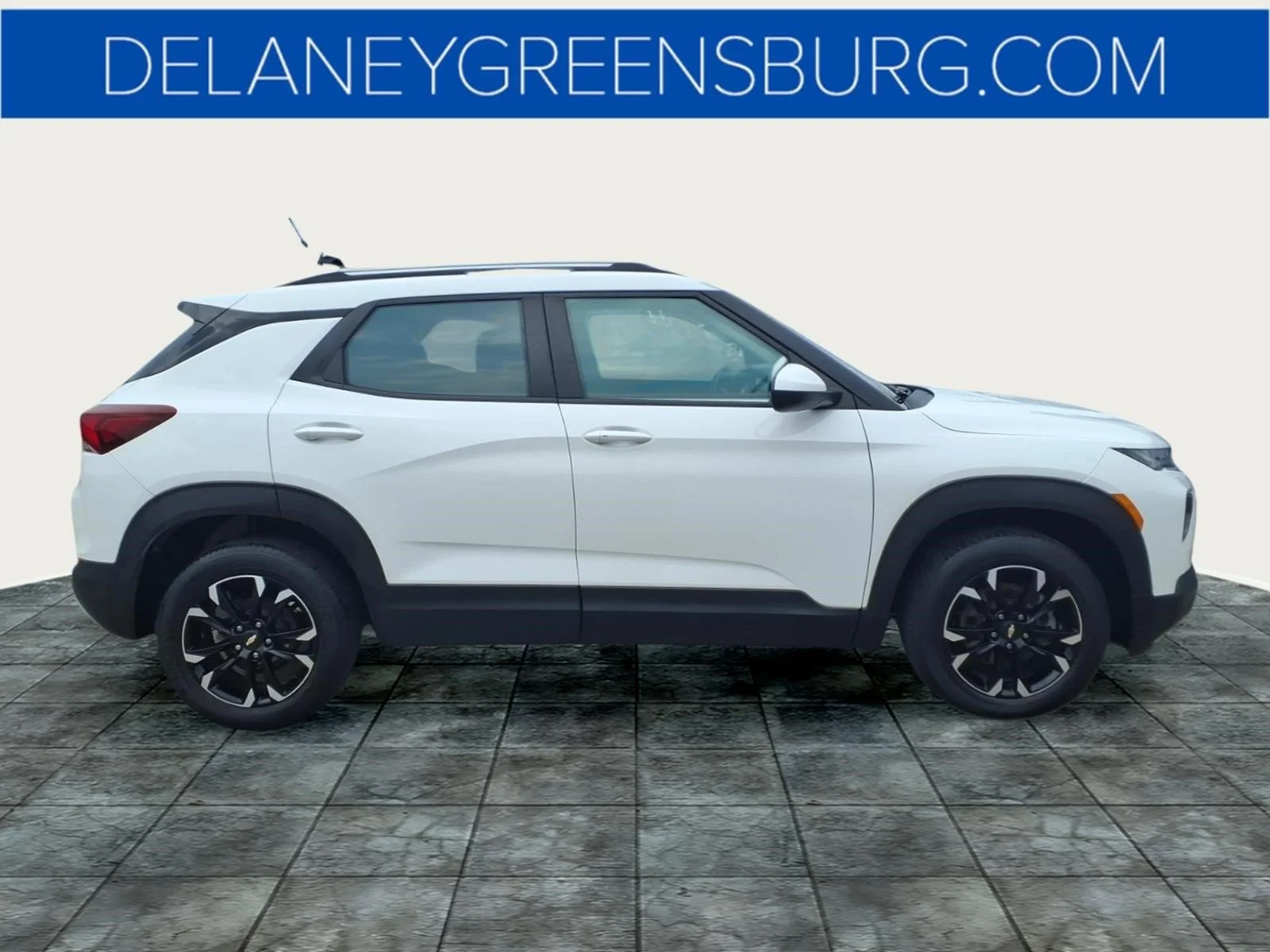 Used 2022 Summit White Gaz Chevrolet LT image 2