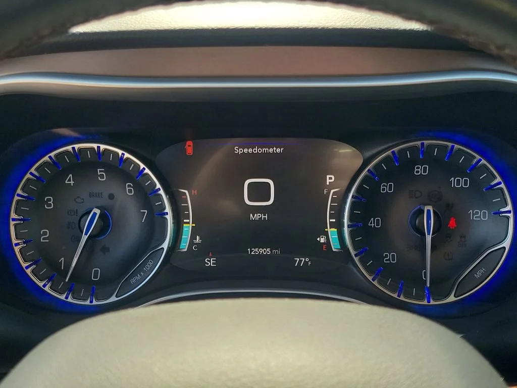 Used 2017 White Chrysler Touring-L Plus image 27