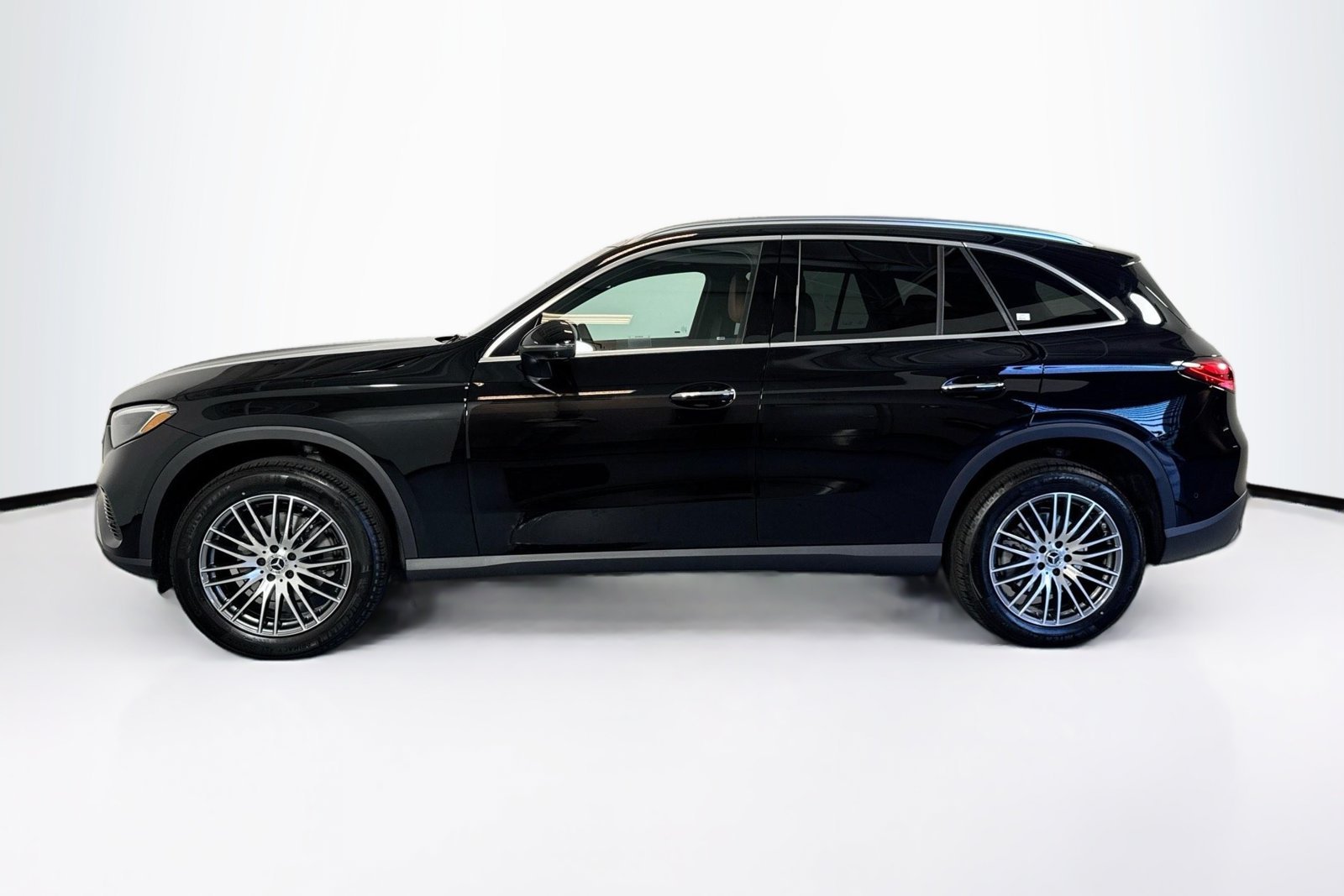 New 2026 Black Mercedes-Benz GLC 300 image 8