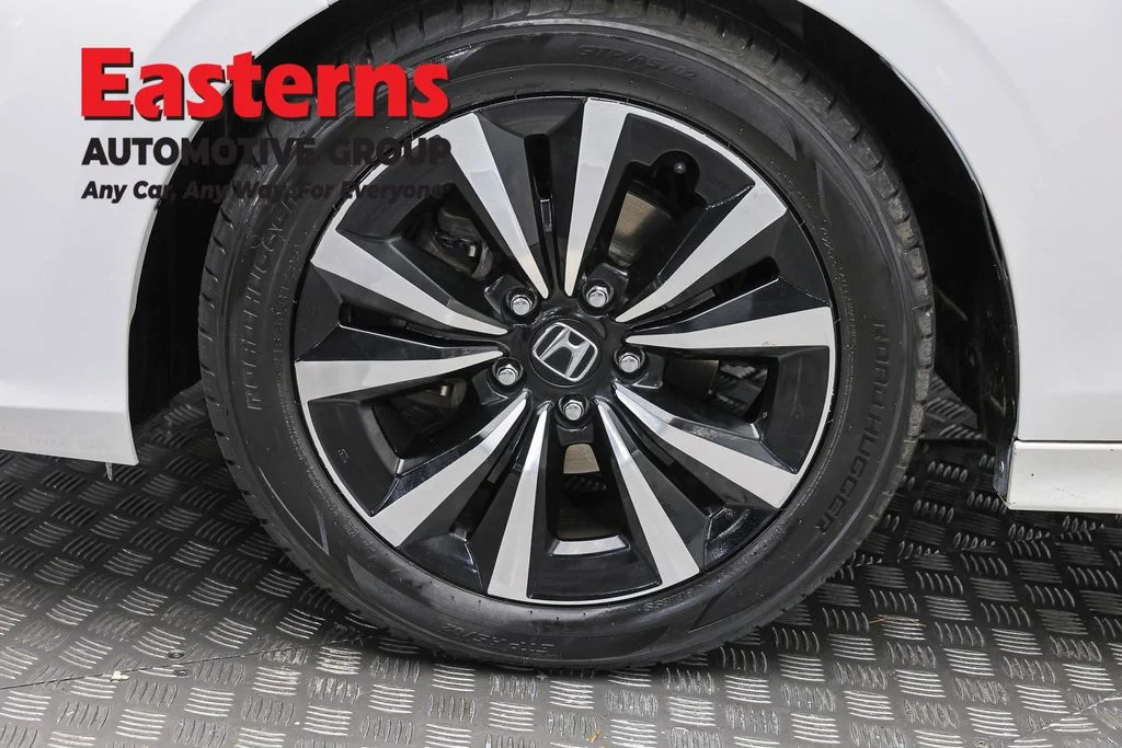 Used 2024 White Honda EX image 30