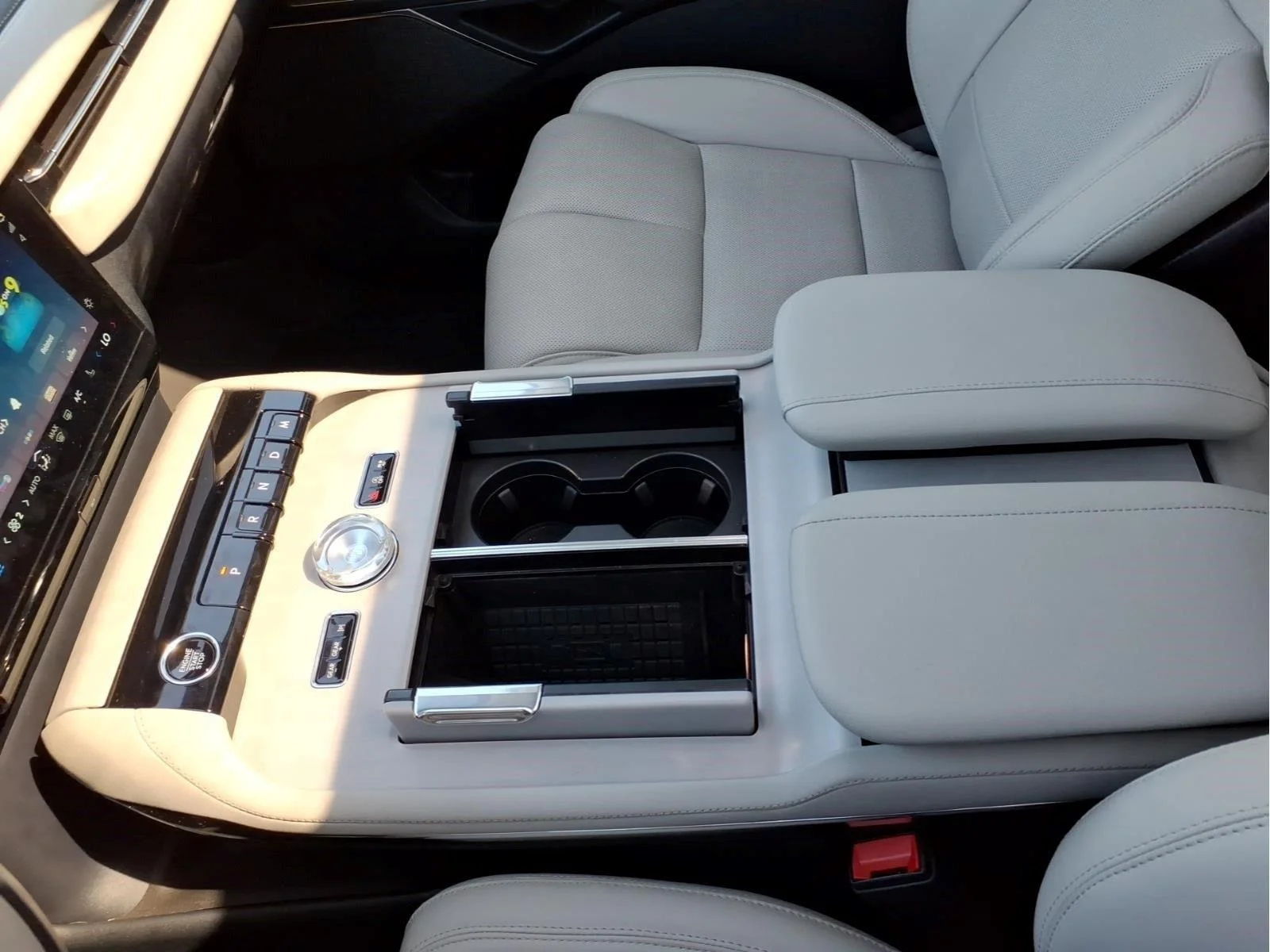 Used 2026 Crystal White Metallic Clearcoat Lincoln Reserve image 29