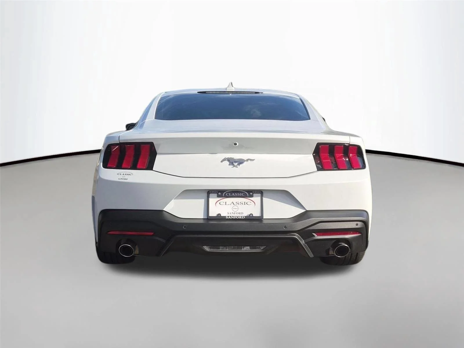 Used 2025 Oxford White Ford EcoBoost image 4