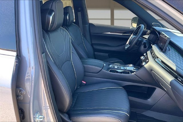 Used 2027 Gray INFINITI AUTOGRAPH image 7