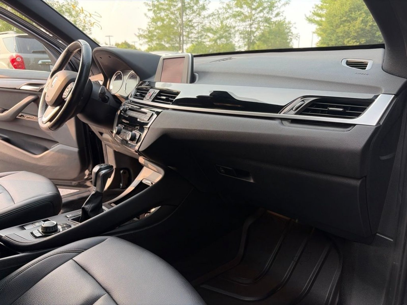 Used 2018 Jet Black BMW xDrive28i image 21