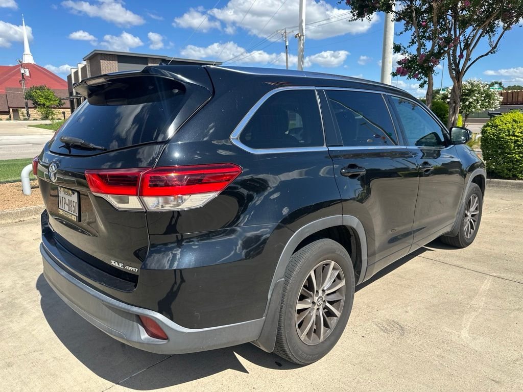 Used 2018 Black Toyota XLE image 9