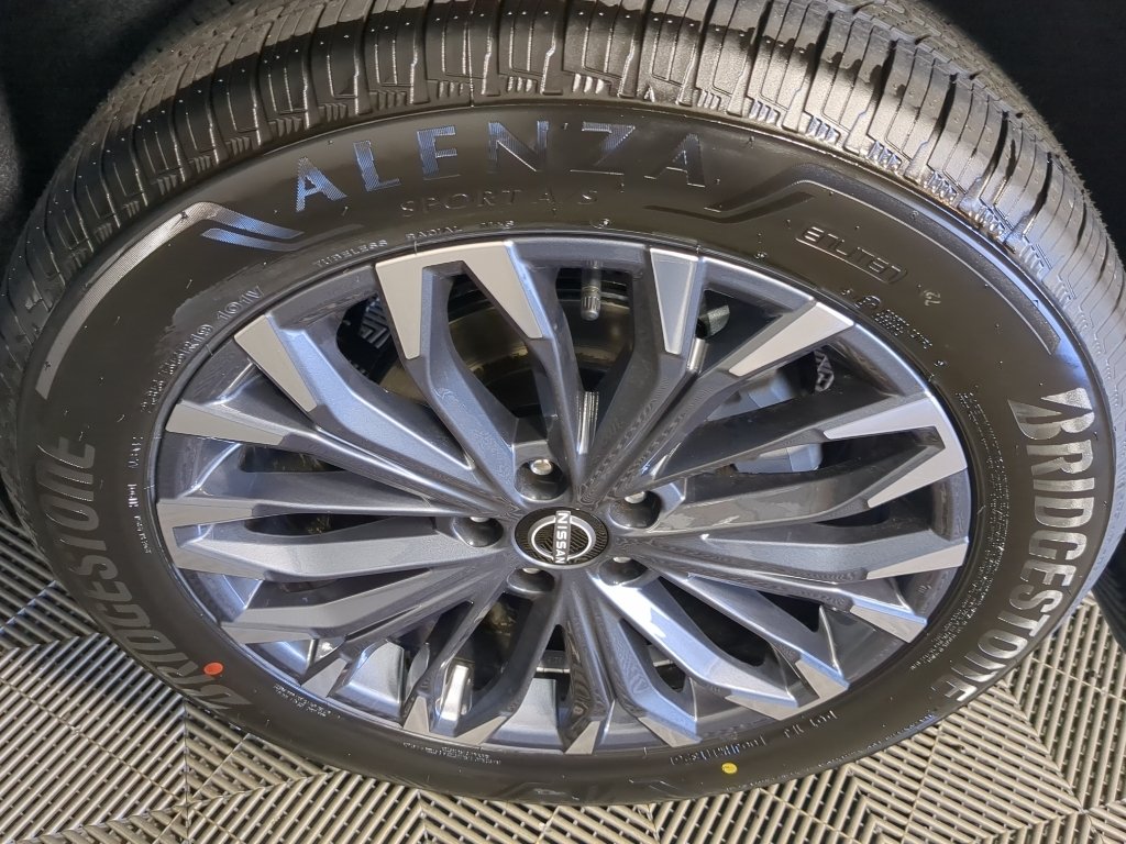New 2026 Everest White Pearl TriCoat / Super Black Two-tone Nissan Platinum image 17