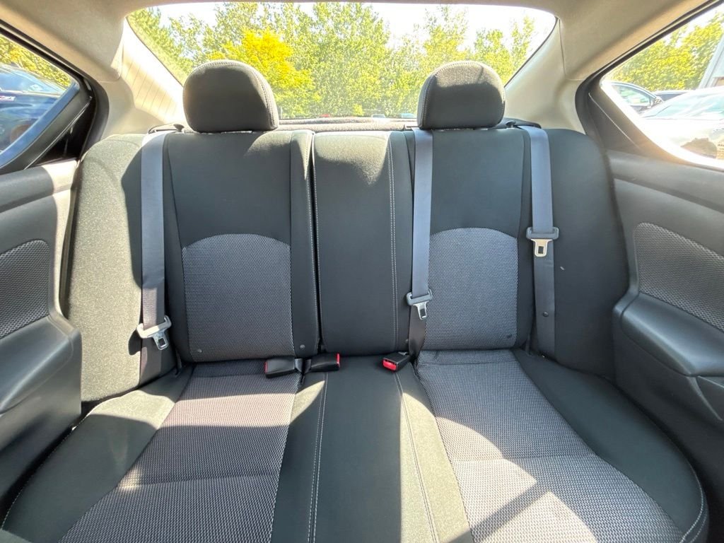 Used 2019 Black Nissan 1.6 SV image 27