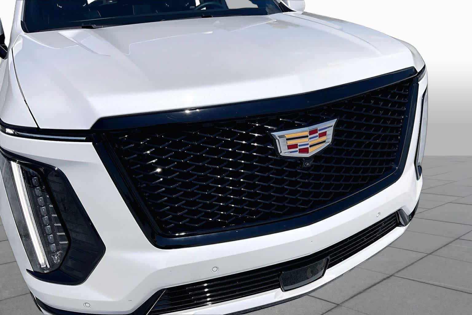 Used 2025 Crystal White Tricoat Cadillac 4WD Sport image 30