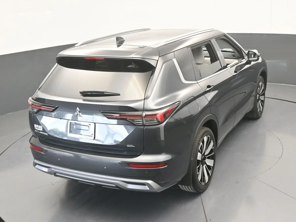 New 2026 Gray Mitsubishi SEL image 50