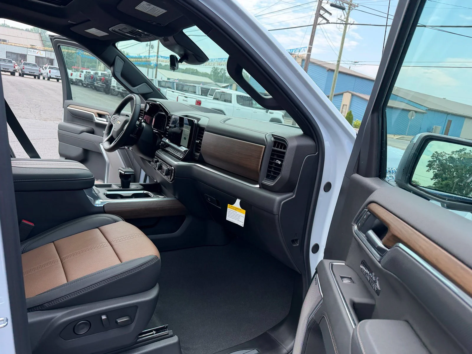 New 2026 Polar White Tricoat Chevrolet High Country image 25
