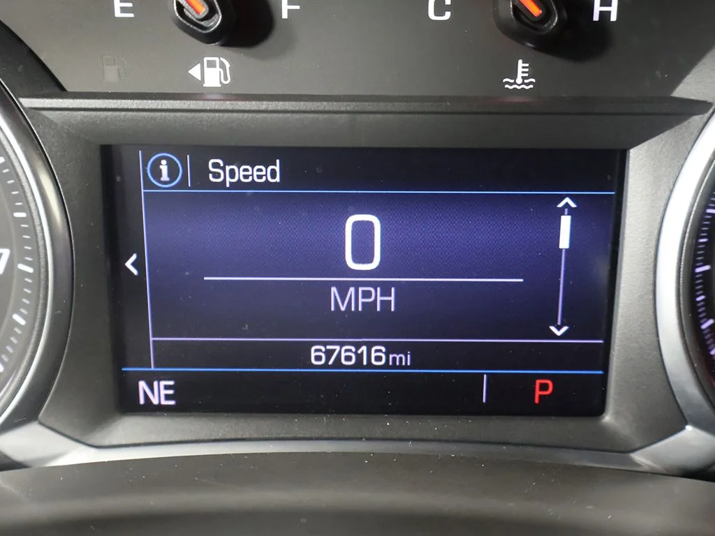 Used 2020 White GMC SLE image 29
