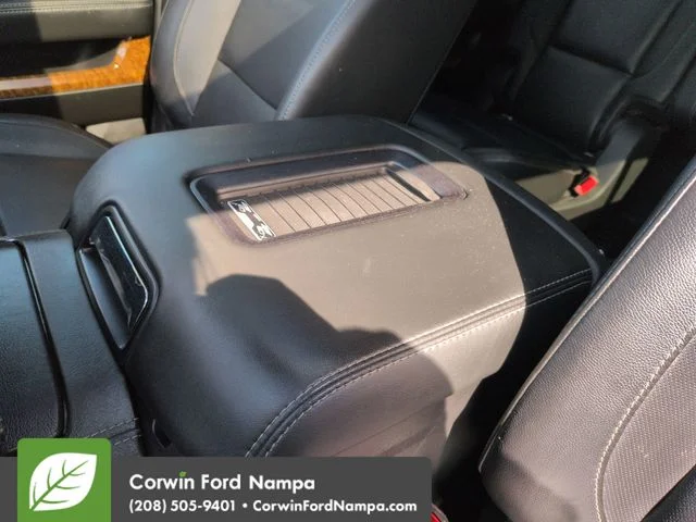 Used 2019 Summit White Chevrolet  image 18