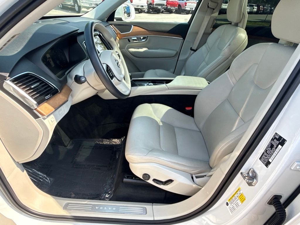 Used 2021 White Volvo T5 Momentum image 10