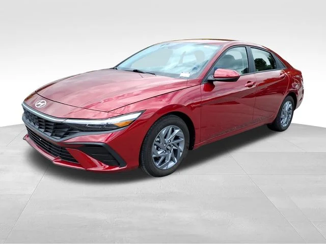 Used 2024 Red Hyundai SEL image 2