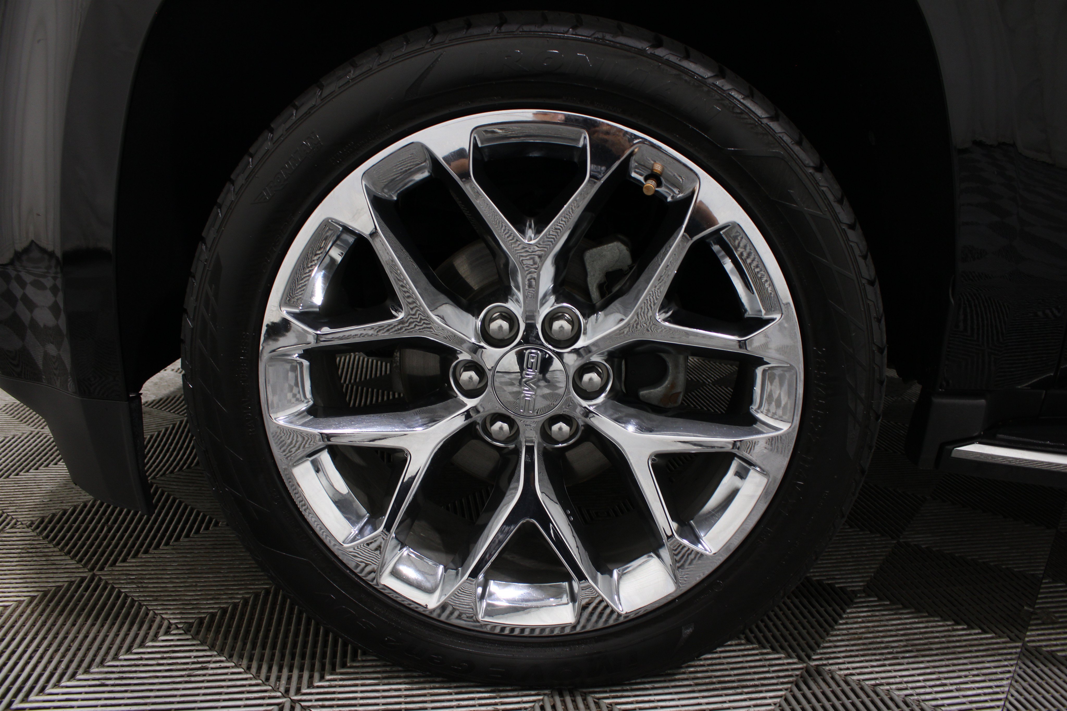 Used 2018 Onyx Black GMC Denali image 41