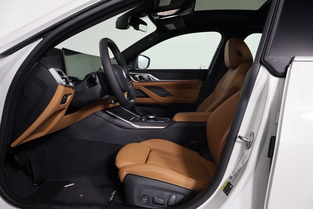 New 2026 Alpine White BMW xDrive40 image 5