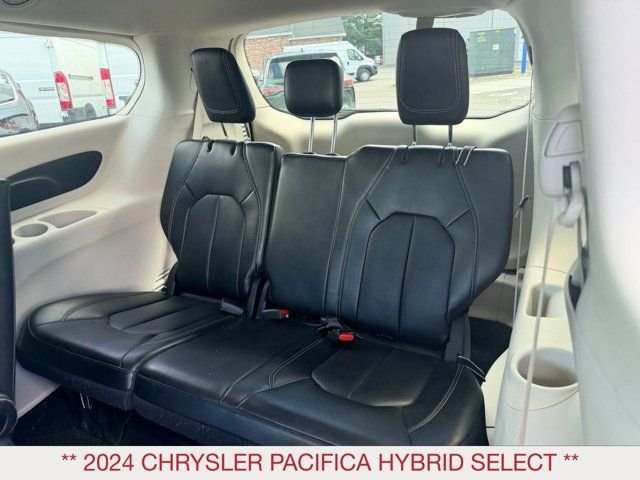 Used 2024 White Chrysler Select image 14