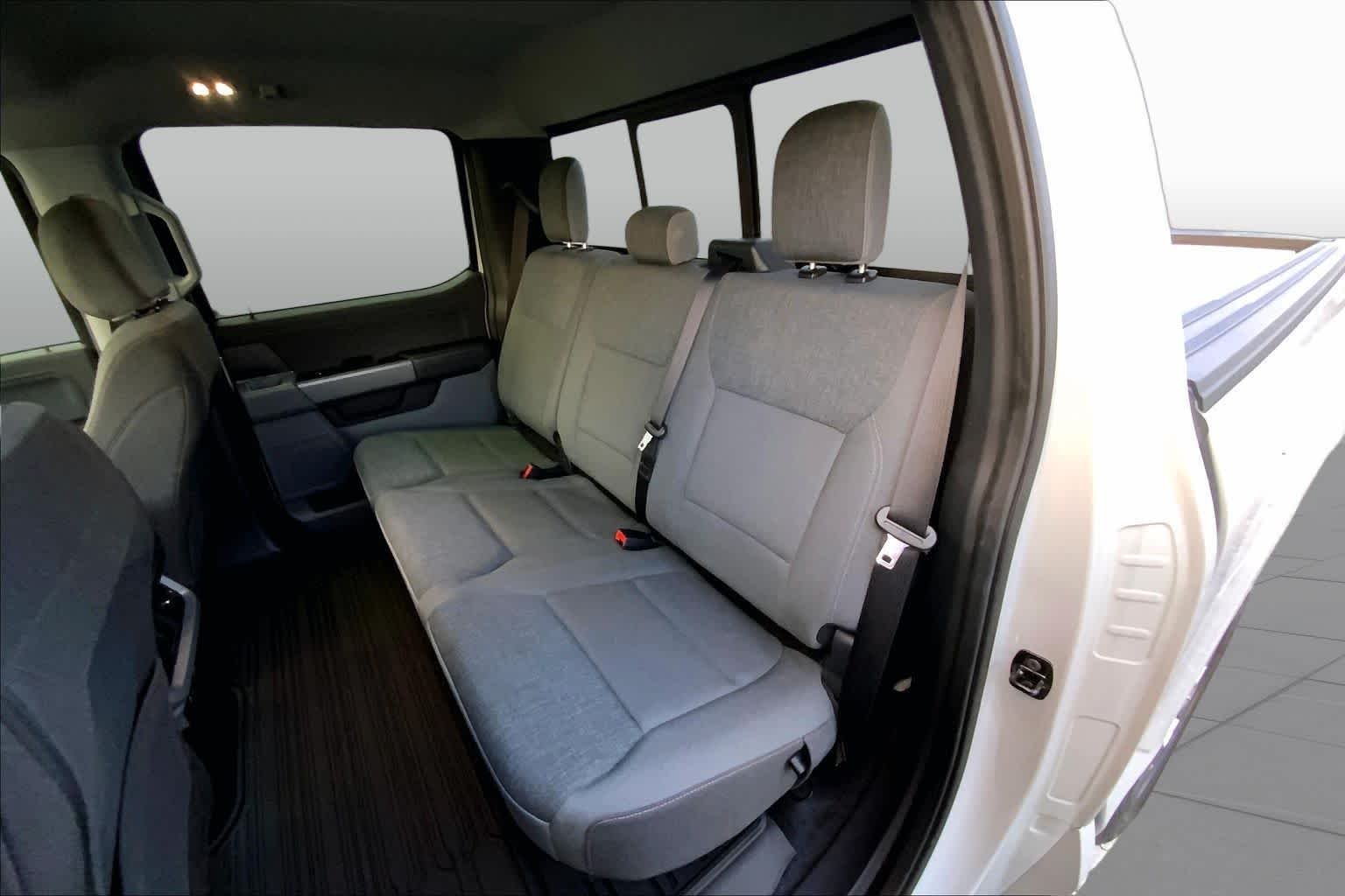 Used 2024 Avalanche Gray Ford XLT image 18