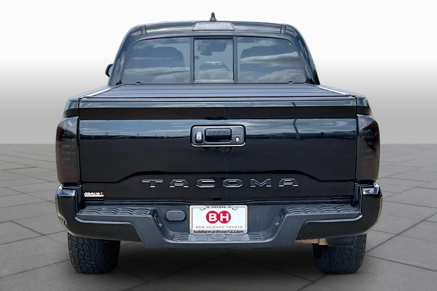Used 2022 Midnight Black Metallic Toyota SR image 5