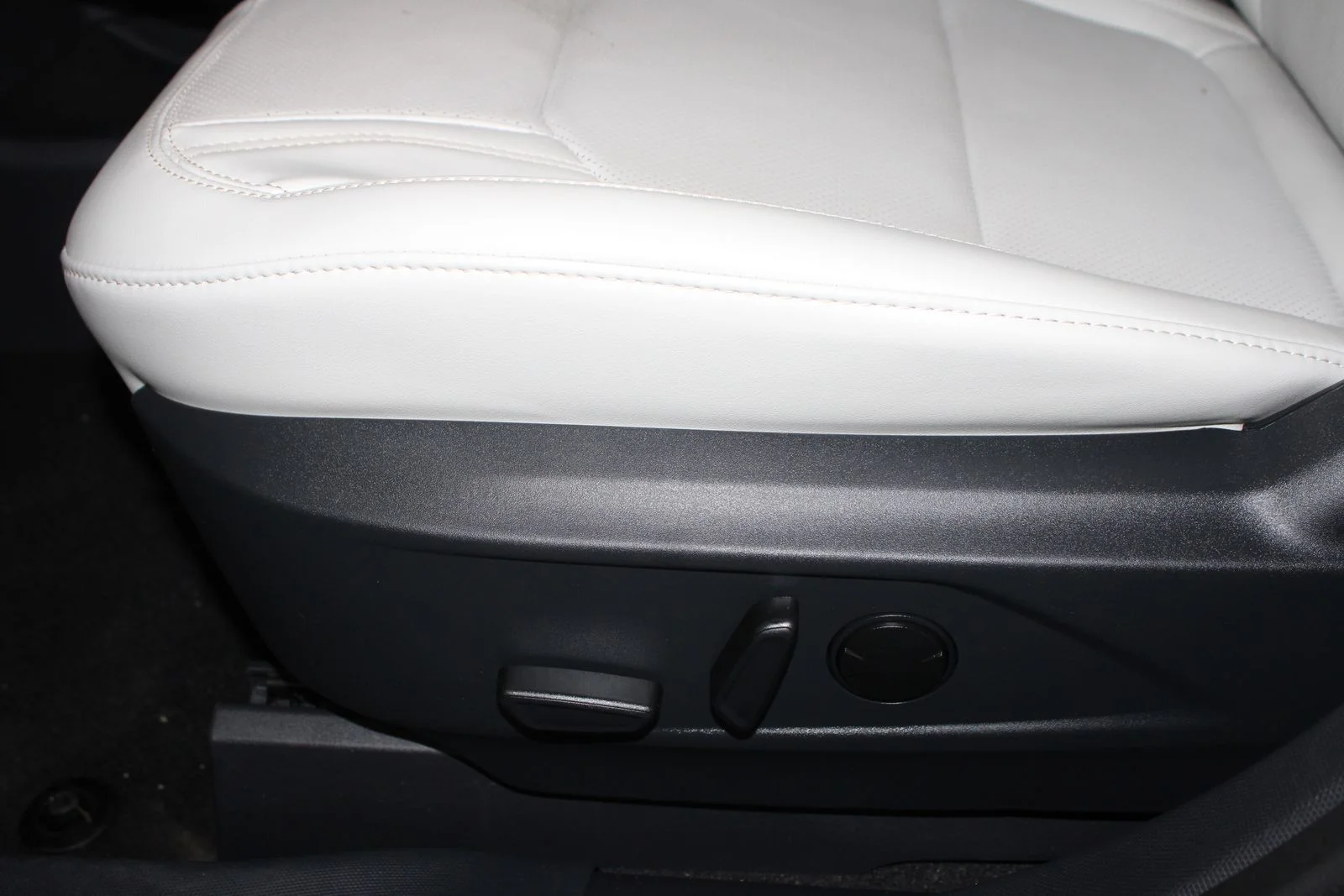 Used 2025 Green Ford Premium image 17