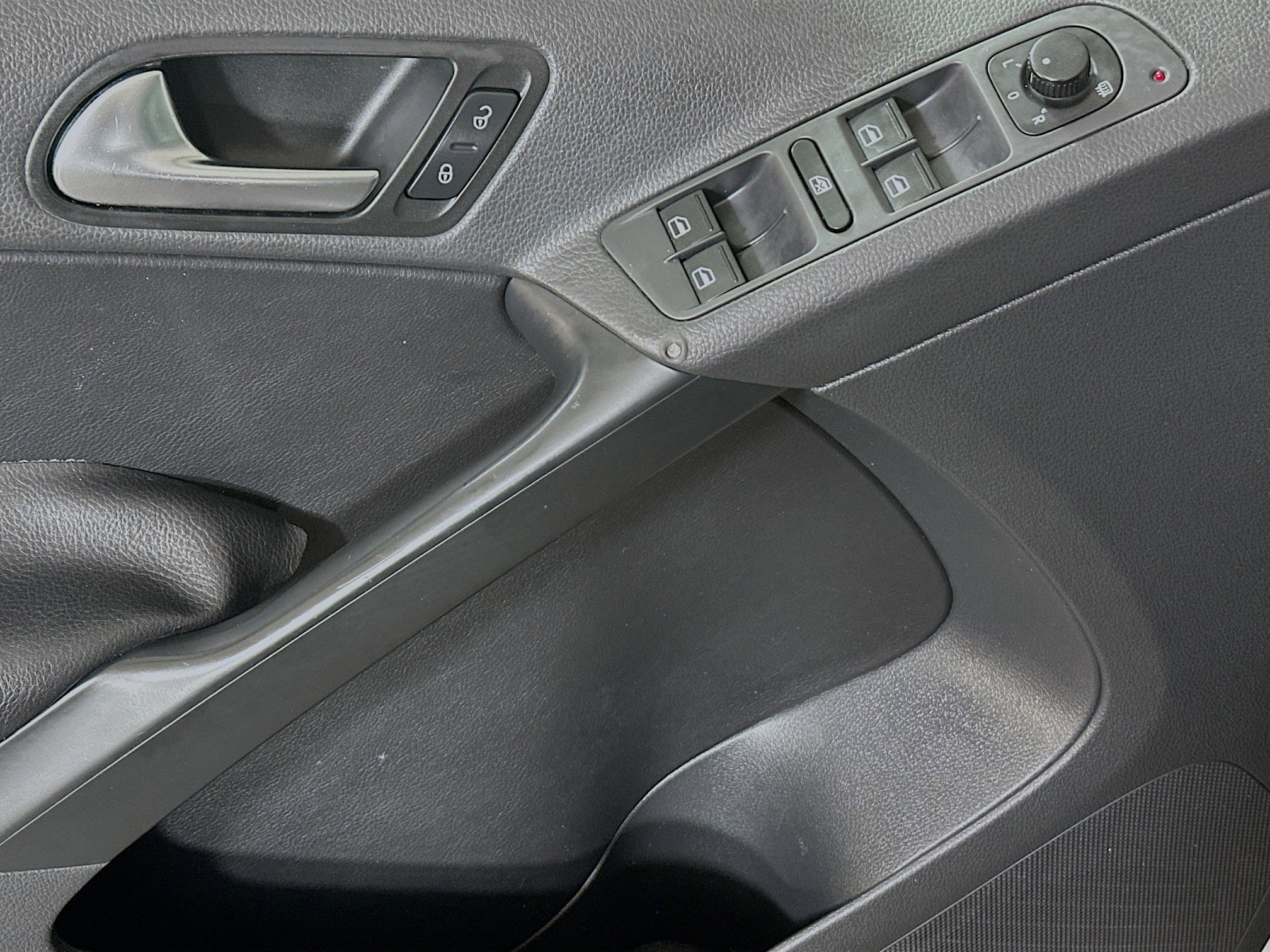 Used 2010 Brown Volkswagen S image 14