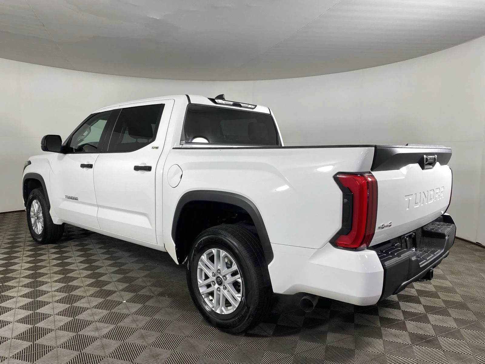 Used 2024 Ice Cap Toyota SR5 image 4