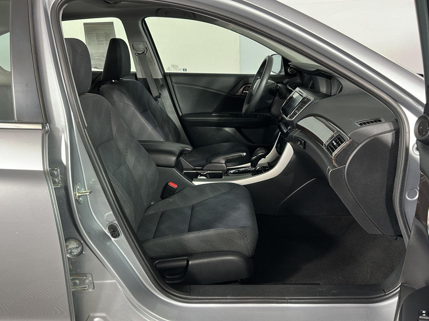 Used 2017 Lunar Silver Metallic Honda EX image 26