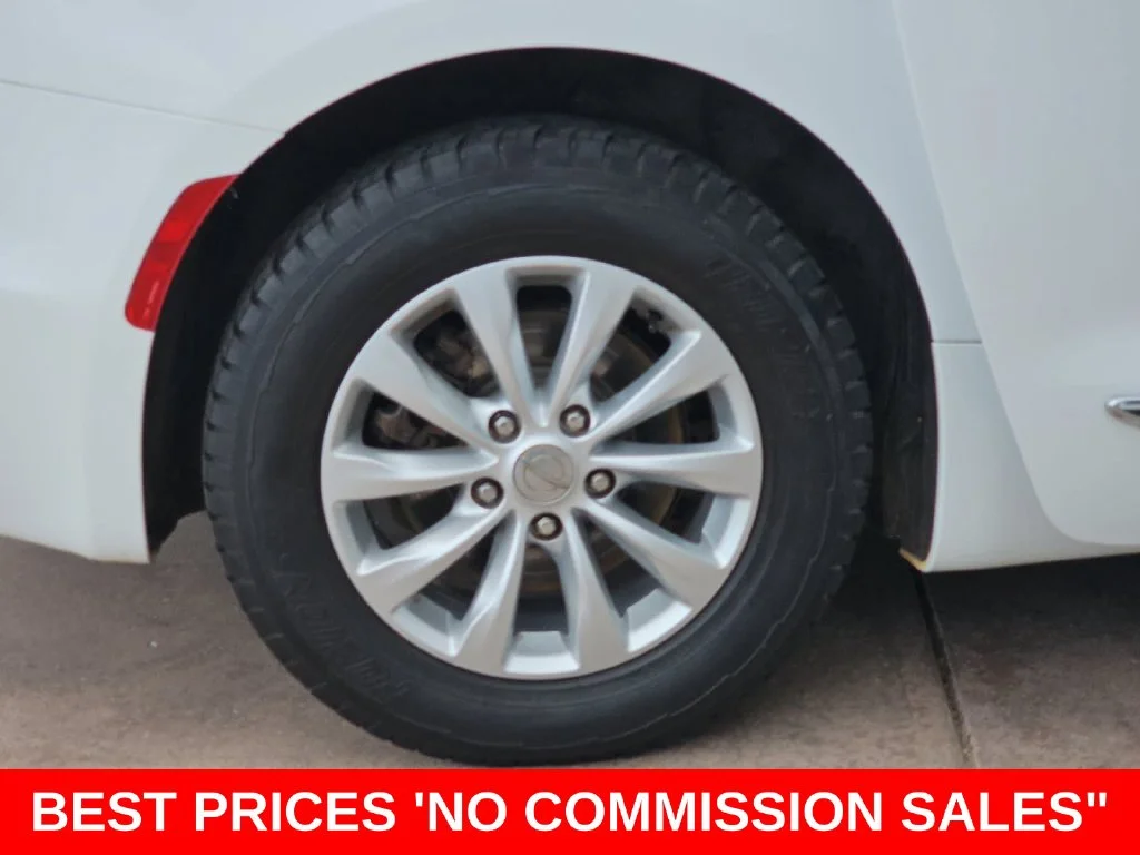Used 2018 White Chrysler Touring L image 38