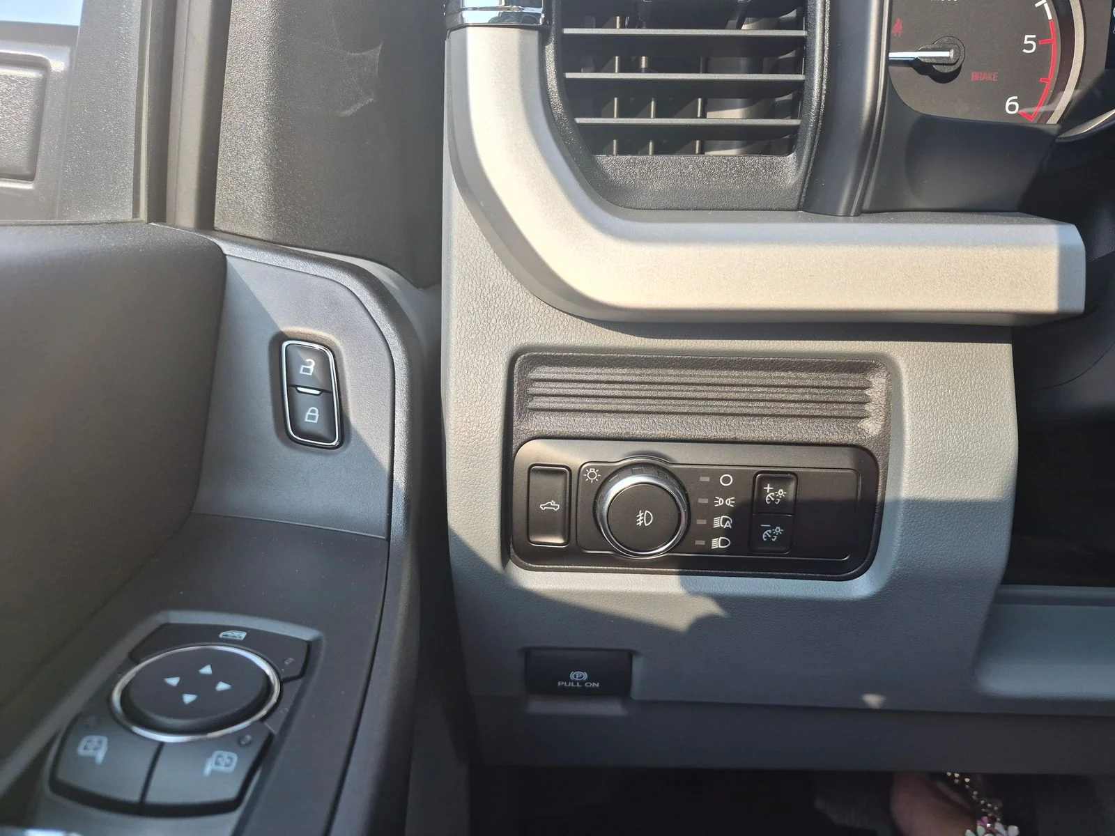 New 2026 Oxford White Ford XL SERVICE BODY image 16