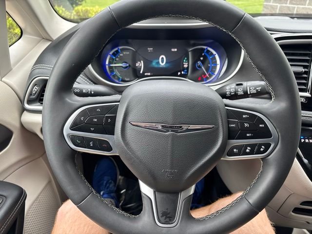 Certified Used 2024 Fathom Blue Pearlcoat Chrysler Select image 16