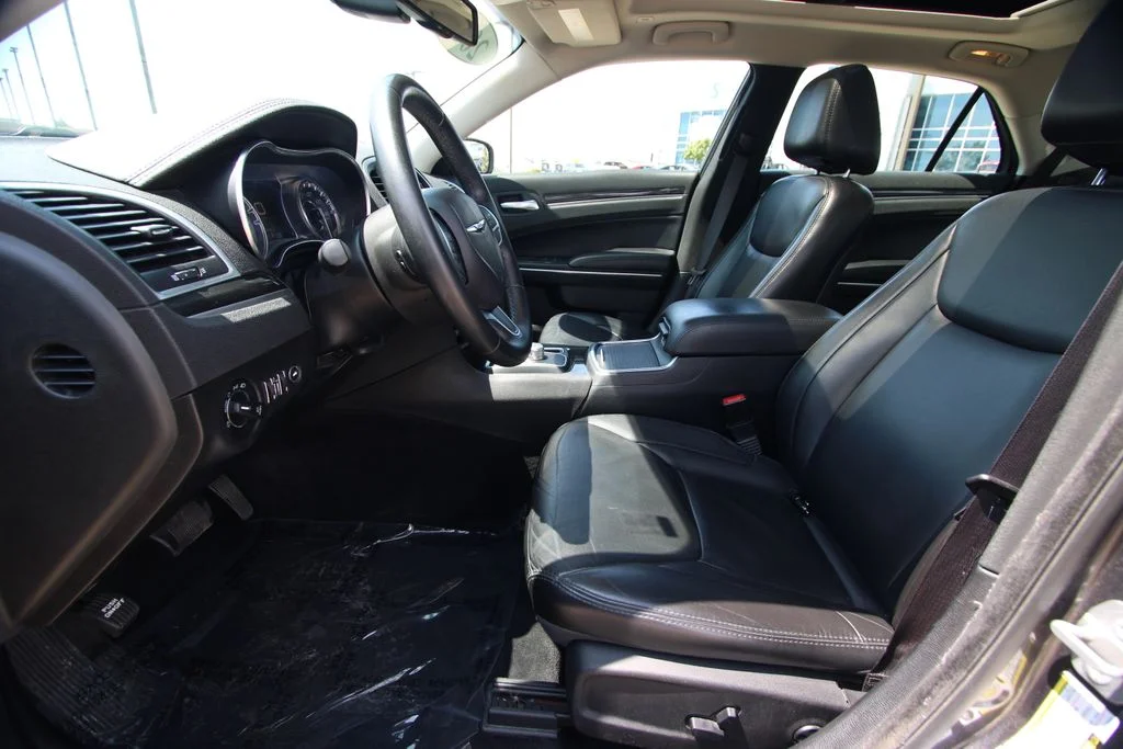 Used 2017 Gray Chrysler Limited image 6