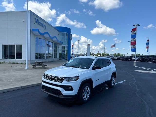 Used 2024 White Jeep Latitude image 1