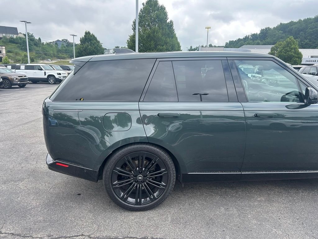 Certified Used 2025 Belgravia Green Metallic Land Rover SE image 20