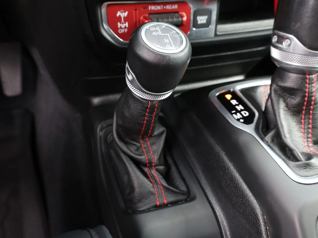Used 2020 Silver Jeep Unlimited Rubicon image 25
