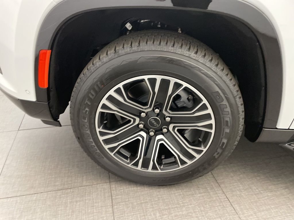 New 2026 Bright White Clear-Coat Exterior Paint Jeep  image 10